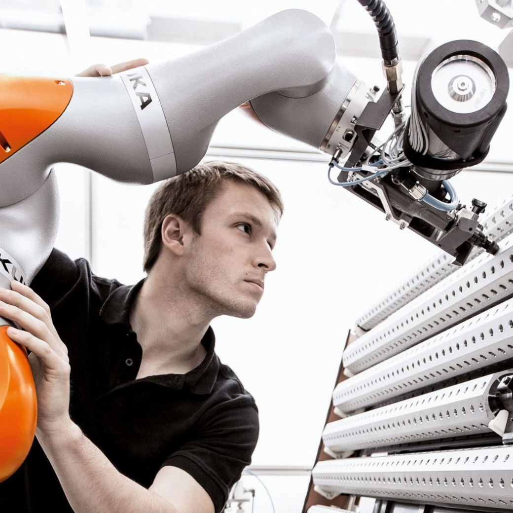 Кобот KUKA LBR iiwa