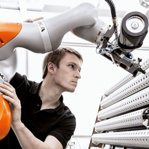 Кобот KUKA LBR iiwa